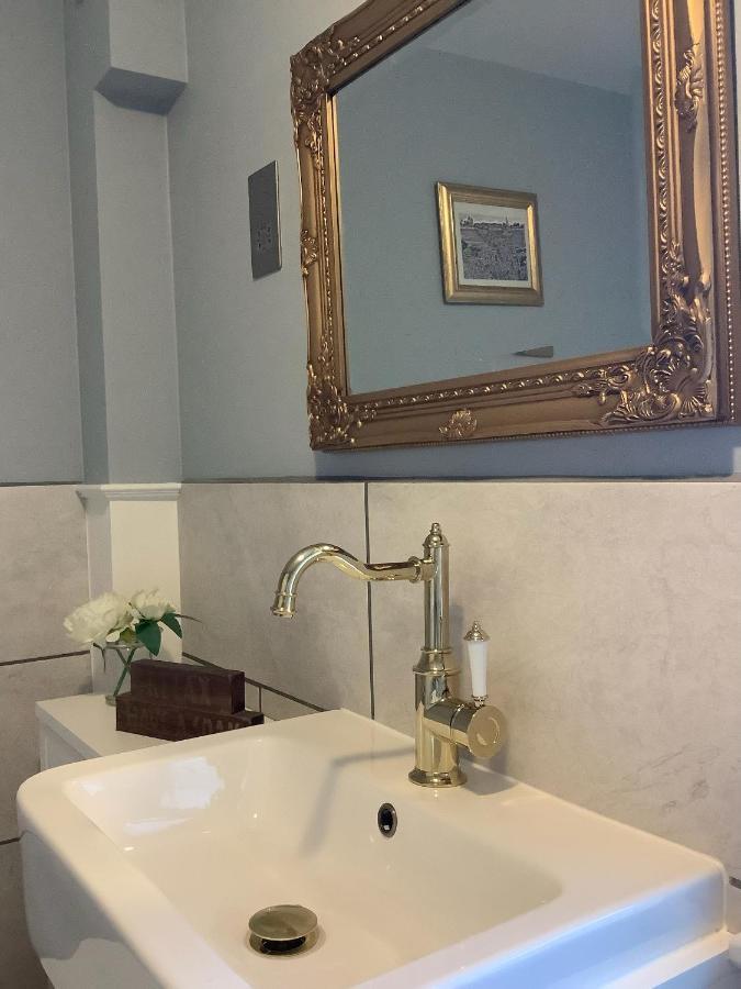 Humphries Cross Apartments ไรย์ ภายนอก รูปภาพ
